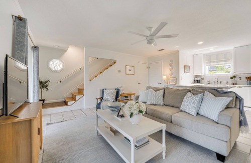 Clermont House | Charming Lakefront Clermont Retreat with Fire Pit & Spa