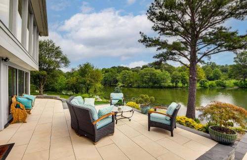 Columbia Apartment | Waterfront Columbia Studio with Private Pool and Patio
