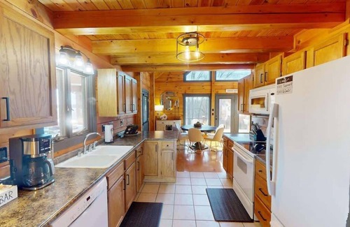 Cadiz House | Secluded Lakeside Retreat with Pool and Spa Amenities