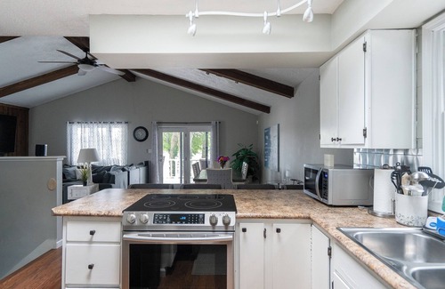 Cicero House | Lakefront Sleeps 15, <20 min from Grand Park & Ruoff Music Center