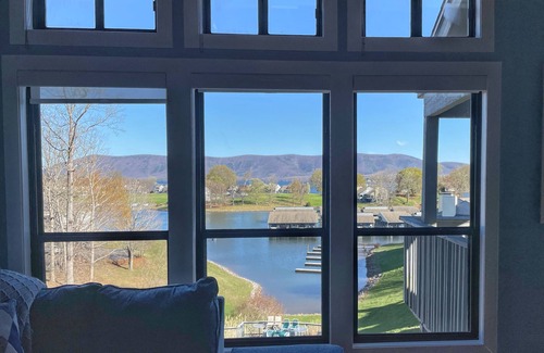 North Shore Condo | Lakefront SML Penthouse with Breathtaking Mountain Views