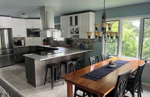 Vinita House | LAKEFRONT! Spacious 5-bedroom house on Grand Lake with 3 slip dock