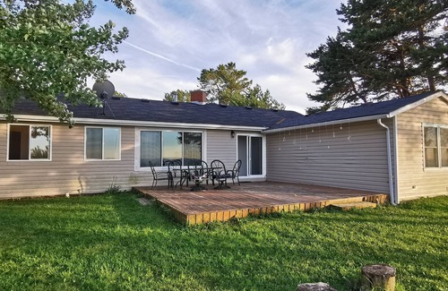 Plympton-Wyoming Cottage | Lakefront Staycation