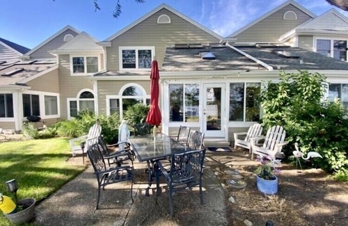Haslett Condo | Scenic Lakefront Retreat with Spa and Family-Friendly Amenities