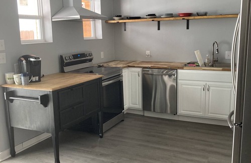 Lorain House | Lakefront Sunset Haven: Guest Rated 10/10 with Spa & Hot Tub