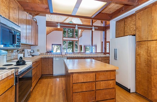 Tahoe City House | Lakefront Cabin Retreat with Spa & Ocean View Access