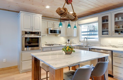 Morganton House | Relaxing Lakefront Townhome with Dock Near Blue Ridge