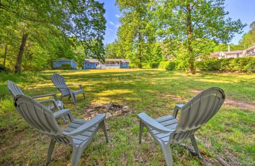 Townville House | Lakefront Townville Retreat with Boat Dock & Kayaks