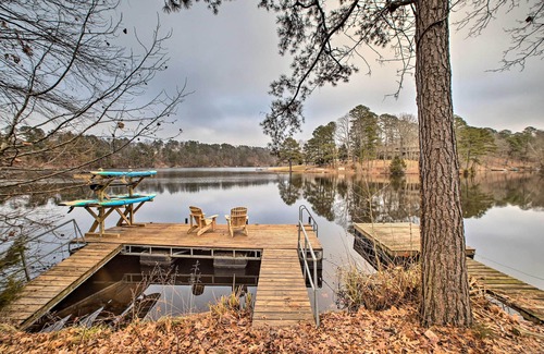 Bella Vista Apartment | Renovated Lakefront Retreat with Private Dock and Ocean View