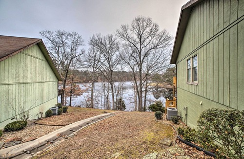 Bella Vista Apartment | Renovated Lakefront Retreat with Private Dock and Ocean View