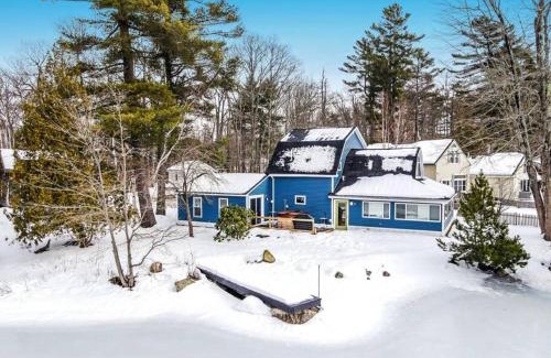 Weeks Mills House | Relaxing Lakefront Retreat with Hot Tub & Free Massages