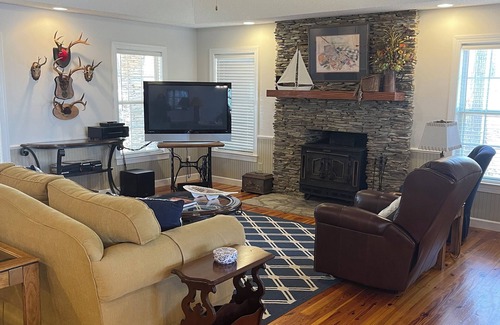 Lincolnton House | Unforgettable Lakefront Home on Lake Thurmond with Spa