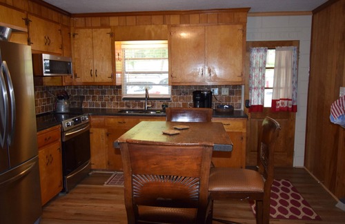 Lincolnton House | Lakefront Retreat: Renovated 2-Bedroom with Spa & Pool