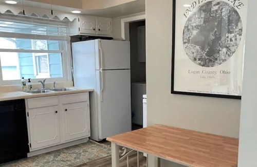 Saint Johns House | Scenic Lakefront Retreat at Long Island Lookout