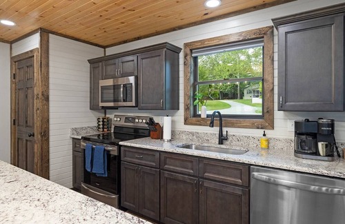 Branson Cabin | Tranquil Retreat with Private Hot Tub and Kayaks Await