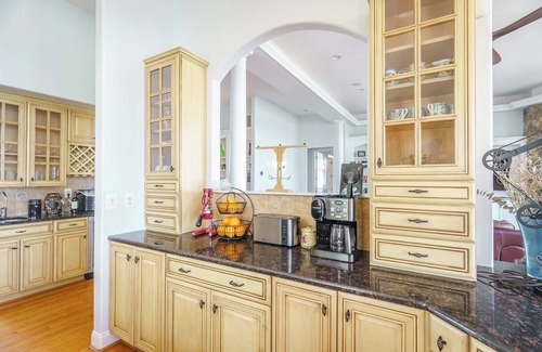 Mineral House | Unforgettable Lakefront Retreat with Private Pool & Hot Tub