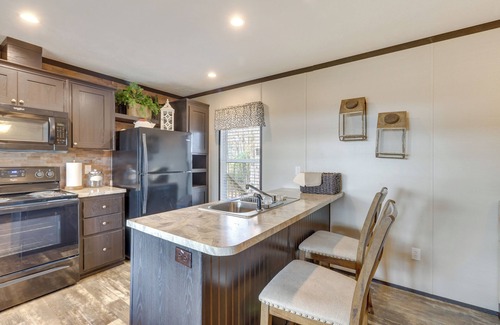 Wetumpka House | Top-Rated Lakefront Wetumpka Escape with Deck & Pet-Friendly
