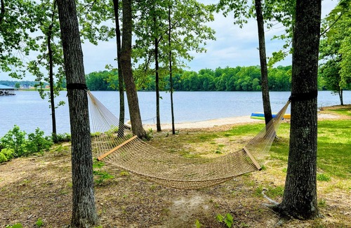 Mineral House | Beautiful Lakefront Retreat with Beach, Views & Wifi
