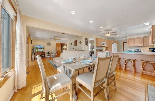 Huddleston House | Lakefront Escape: Private Dock and Pool, Rated 9.8!
