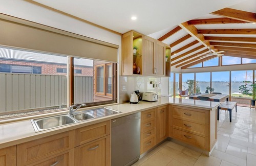 Mulwala House | Discover Lakehouse 61: Private Boat Ramp & Scenic Views