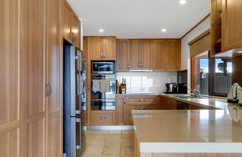 Mulwala House | Discover Lakehouse 61: Private Boat Ramp & Scenic Views
