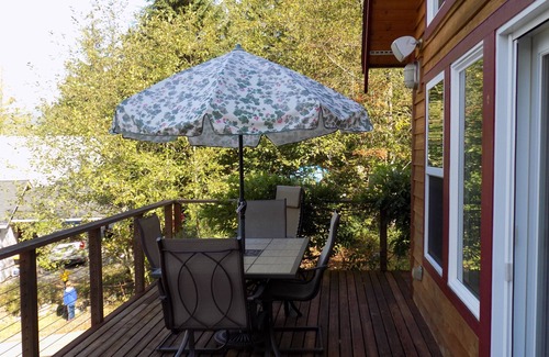 Lime Kiln House | Idyllic Lakehouse Retreat with Pool and Ocean Views