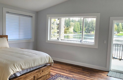 East Renton Highlands House | Exceptional LakeHouse Getaway with Family-Friendly Amenities