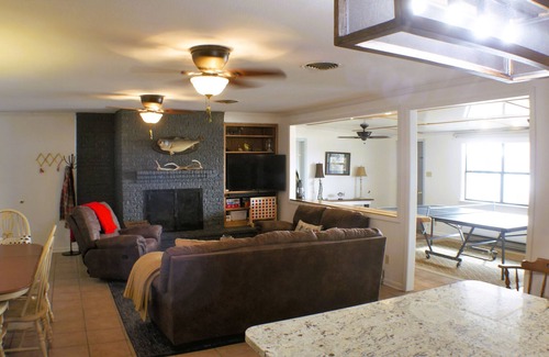 Goldsboro Cottage | Lakehouse getaway with updated amenities!