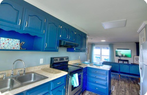 Town of Somerset Apartment | Serene Lakehouse Retreat Near Niagara Falls on Lake Ontario