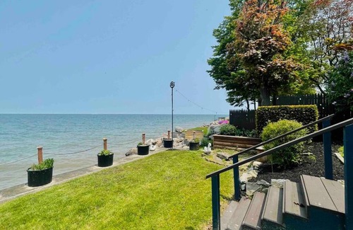 Town of Somerset Apartment | Serene Lakehouse Retreat Near Niagara Falls on Lake Ontario