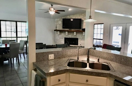 Windy Cove House | Scenic Lakehouse on Lake Austin with Hot Tub & Pool Access