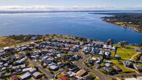 Paynesville House | Child-Friendly Retreat at Lakehouse on Waverley