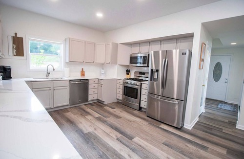 Noblesville House | Lakehouse - Sleeps 20 w/free boat slip
