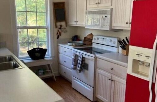 Appling Cabin | Lakehouse: Ideal Retreat for Families and Nature Lovers