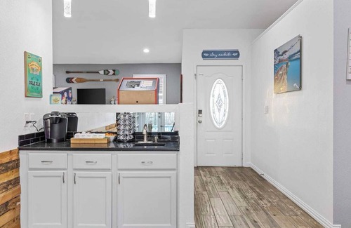 Garland House | Relaxing Lakehouse with Pool, Spa & Game Room Escape