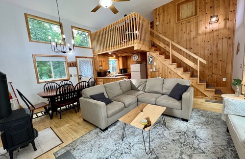 Kents Hill House | Idyllic Lakehouse Retreat with Private Waterfront Access