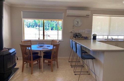 Allanson Cottage | Secluded Lakehouse with Private Access and Ocean Views