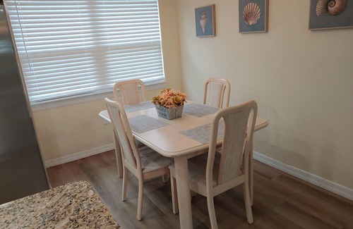 Lakeland House | Perfect Lakeland Retreat: Pet-Friendly Lake View House