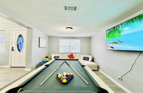 Crystal Lake House | Family-Friendly Retreat with Fire-Pit, Pool Table & Soccer