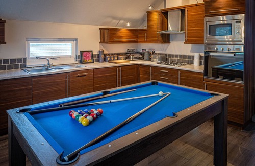 South Lakeland Leisure Village Cottage | Pet-Friendly Lakeland Lodge: Cozy Cottage in Carnforth