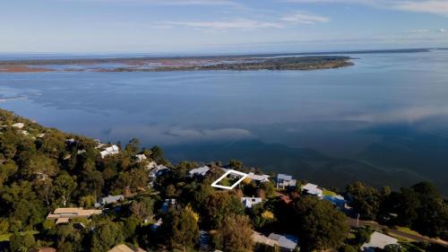 Metung House | Pet-Friendly Retreat at Lakescapes Cottage for Families