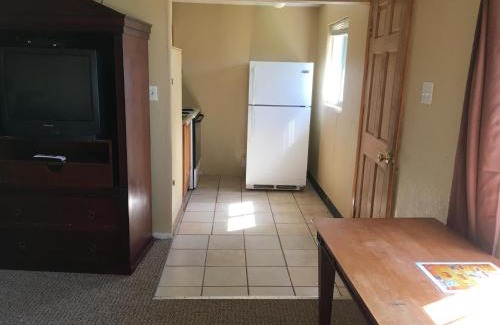 Moses Lake Hotel | Explore Lakeshore Inn: Oceanfront, Pet-Friendly Retreat