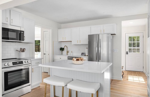 Gladwin House | Experience Lakeshore Living with Private Beach Access