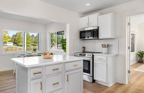 Gladwin House | Experience Lakeshore Living with Private Beach Access