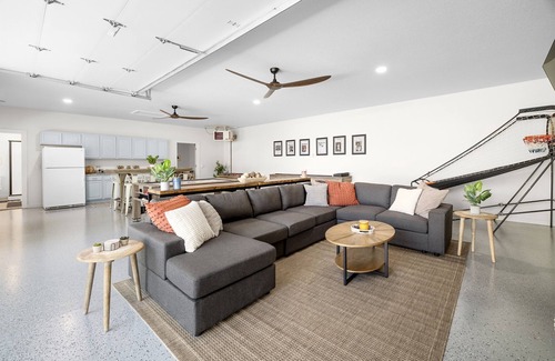 Gladwin House | Experience Lakeshore Living with Private Beach Access