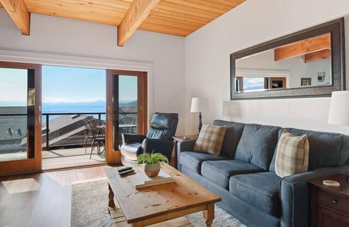 Crystal Bay House | Oceanfront Bliss at Lakeshore Terrace | Family-Friendly Stay