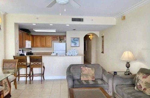 Florida Central Atlantic Coast Apartment | Relaxing Lakeside Retreat with 2 Beds, 2 Balconies