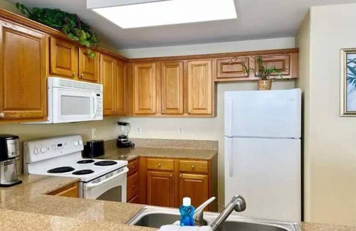 Florida Central Atlantic Coast Apartment | Relaxing Lakeside Retreat with 2 Beds, 2 Balconies