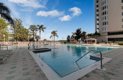 Florida Central Atlantic Coast Apartment | Relaxing Lakeside Retreat with 2 Beds, 2 Balconies