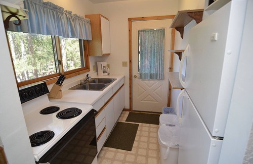 Iron River Cabin | Relaxing Lakeside Three-Bedroom at Delta Lodge - 10/10 Rated